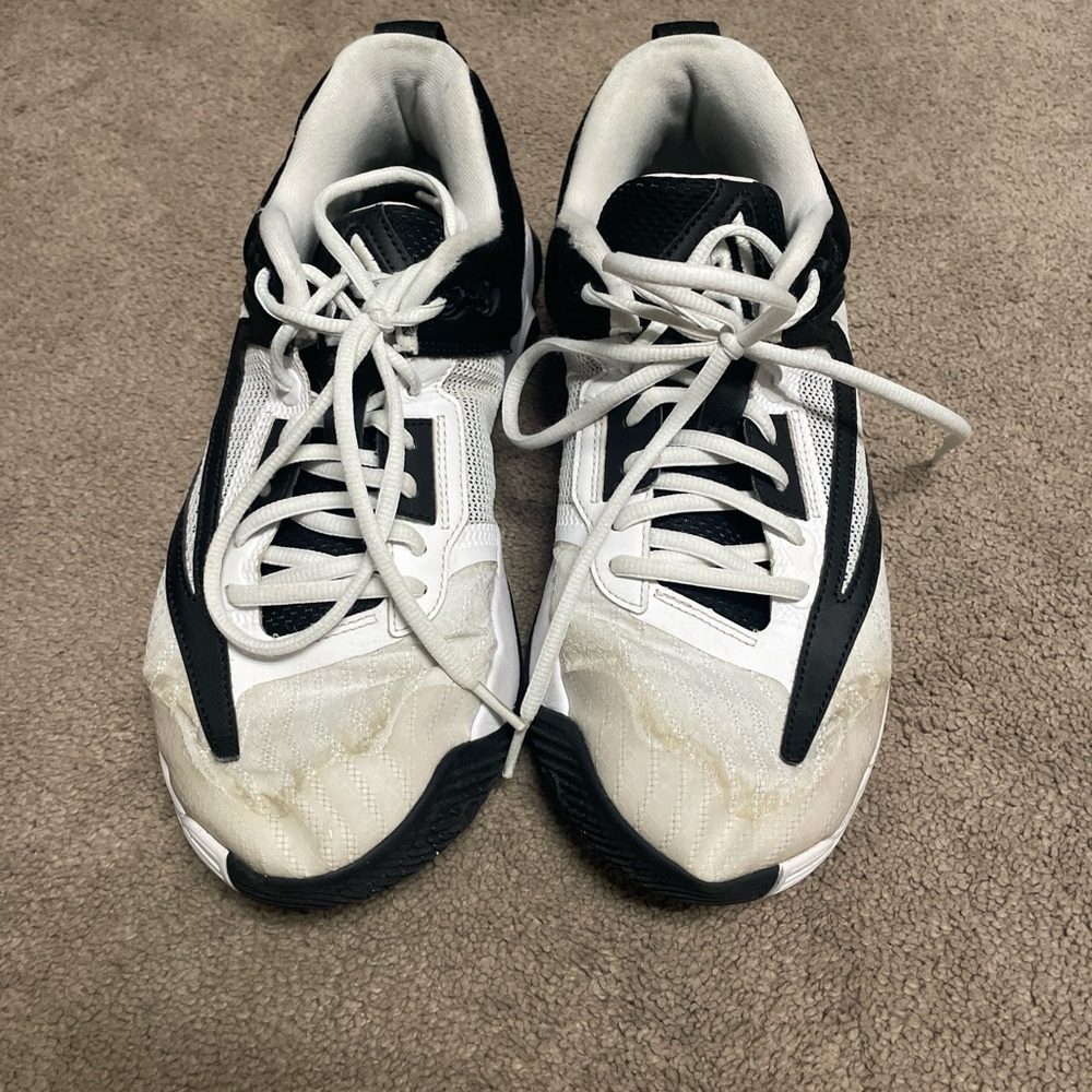 Athletic Women's Shoes in Black and White